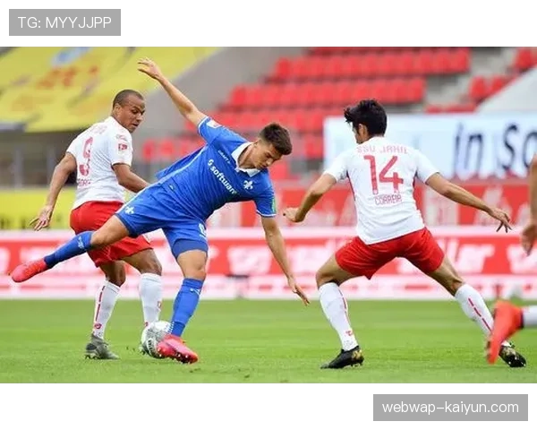 斯特拉斯堡终结里昂十三连胜凸显三中卫防守体系稳定性